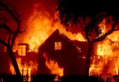 Incêndios em Los Angeles ficam fora de controle, deixam mortos e destroem casas